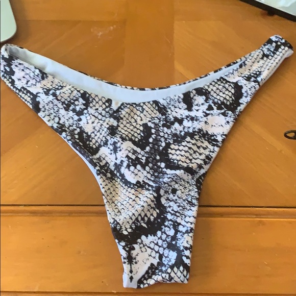 NWOT Bikini - Picture 5 of 6